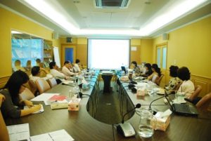 นักวิจัย HITAP จัดประชุมผู้เชี่ยวชาญเพื่อหาข้อเสนอแนะต่อผลวิจัยเบื้องต้นการประเมินความคุ้มค่าทางการแพทย์ของการตรวจคัดกรองมะเร็งเต้านมด้วยเครื่องแมมโมแกรม